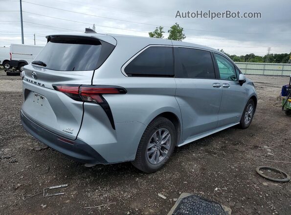 2021 TOYOTA SIENNA XLE