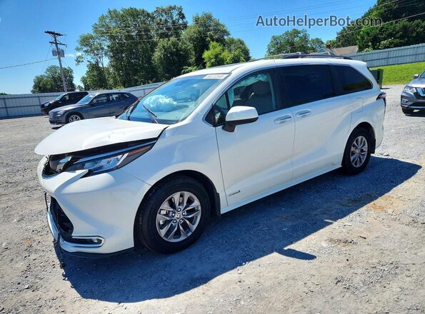 2021 TOYOTA SIENNA XLE
