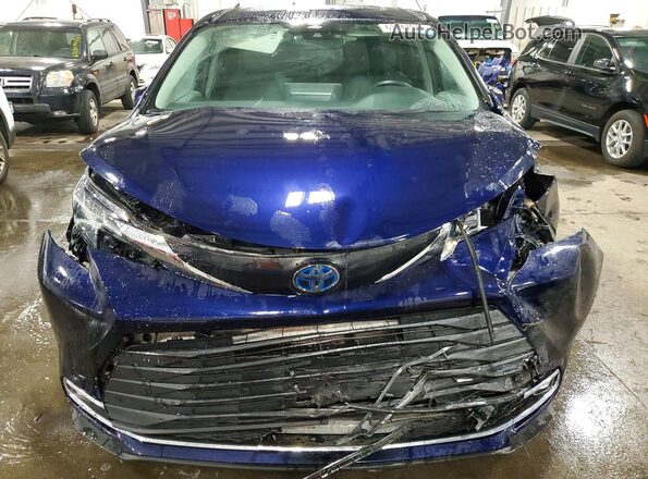 2021 TOYOTA SIENNA XLE