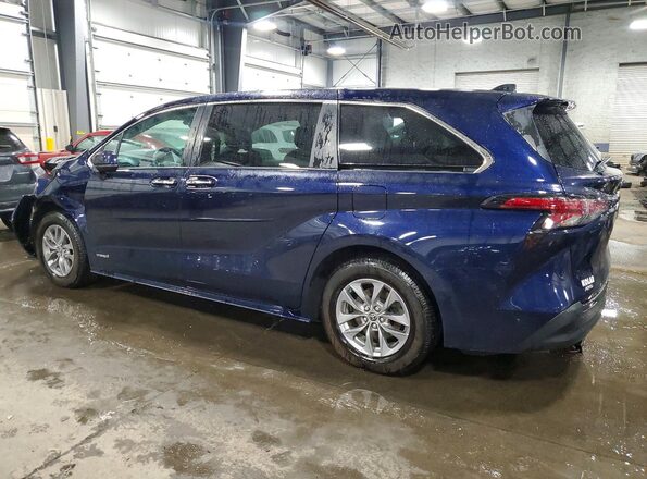2021 TOYOTA SIENNA XLE
