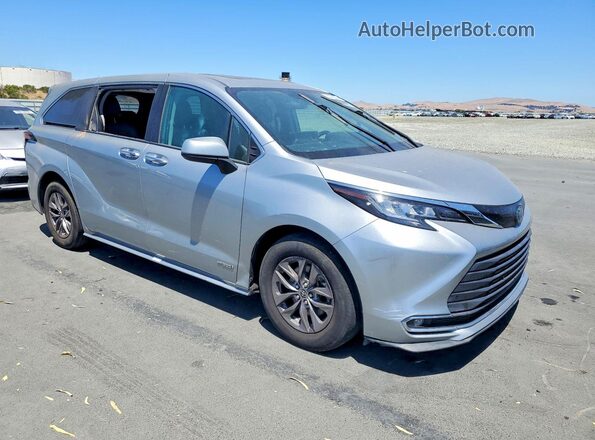 2021 TOYOTA SIENNA XLE