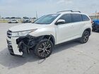 2019 Toyota Highlander Le Plus White vin: 5TDZZRFH0KS311636