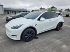2025 Tesla Model Y Белый vin: 7SAYGAEE8SF247833
