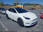 2024 Tesla Model Y Long Range Single Motor Rear-wheel Drive/rwd White vin: 7SAYGDED5RF105281
