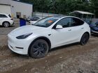 2024 Tesla Model Y White vin: 7SAYGDEE2RA328562