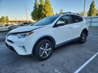 2018 Toyota Rav4 Xle White vin: JTMWFREV7JJ732171