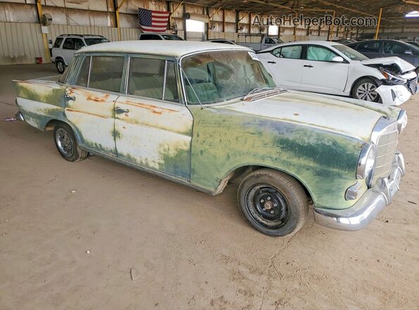 1966 MERCEDES 200D RWD