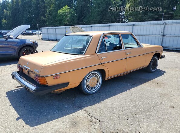 1976 MERCEDES-BENZ 240-CLASS