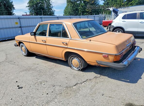 1976 MERCEDES-BENZ 240-CLASS