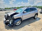 2018 Jeep Cherokee Latitude Silver vin: 1C4PJLCB6JD615740