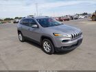 2018 Jeep Cherokee Latitude 4x4 Silver vin: 1C4PJMCB2JD528455