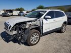 2018 Jeep Cherokee Latitude Plus White vin: 1C4PJMLX1JD526966