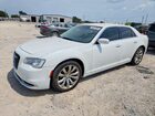 2018 Chrysler 300 Touring White vin: 2C3CCAAG4JH285941