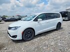 2018 Chrysler Pacifica Touring L White vin: 2C4RC1BG3JR317616