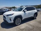 2019 Toyota Rav4 Xle Premium White vin: 2T3C1RFV2KC015875