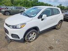 2020 Chevrolet Trax Ls White vin: 3GNCJNSB9LL148944