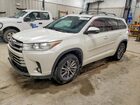 2018 Toyota Highlander Xle White vin: 5TDJZRFH5JS857862