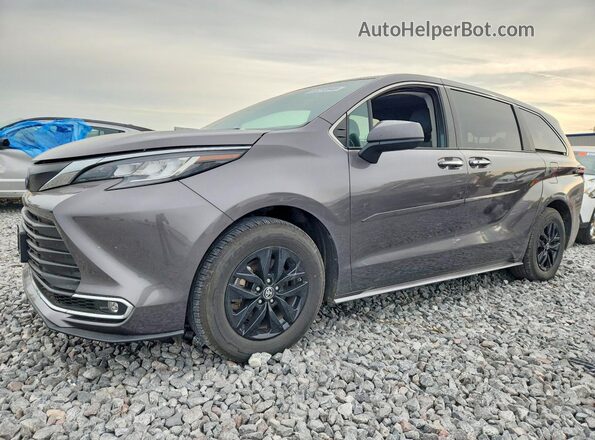 2022 TOYOTA SIENNA XLE