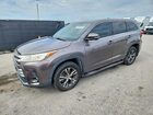 2017 Toyota Highlander Le Gray vin: 5TDZARFH9HS023291