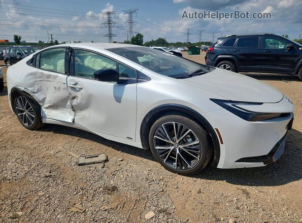 2024 TOYOTA PRIUS XLE