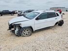 2018 Jeep Cherokee Latitude White vin: 1C4PJLCB3JD574404