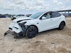 2024 Tesla Model Y White vin: 7SAYGDED3RF195255